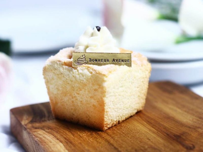 cups of bonheur, fluffy chiffon cupcake, vanilla cream