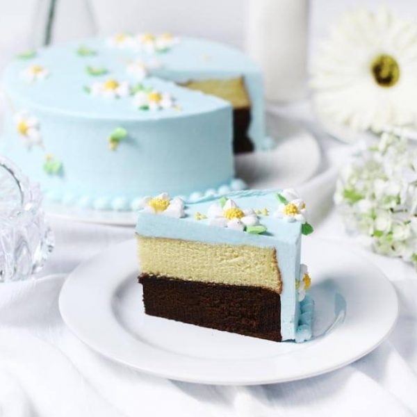 premium lapis surabaya inside buttercream decoration cake