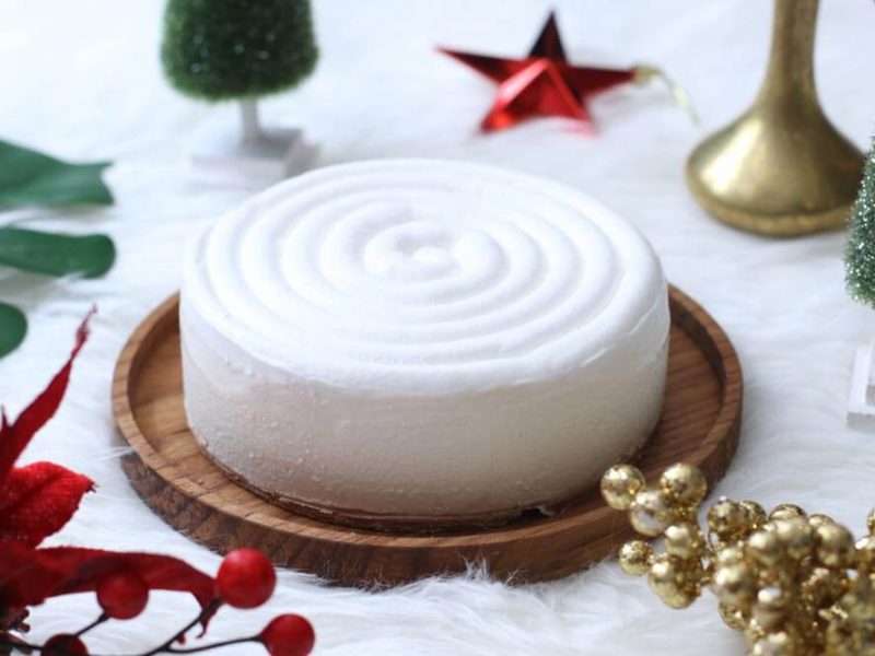 cheesecake with lemon, snow on fromage, cheesecake mousse