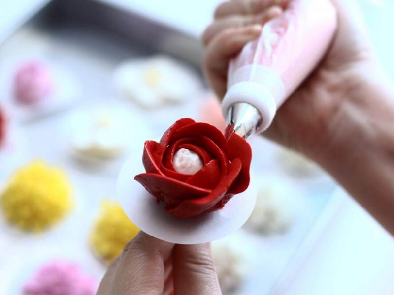 Korean buttercream cake, homemade flower cake, premium lapis Surabaya, birthday cake Jakarta, camelia,